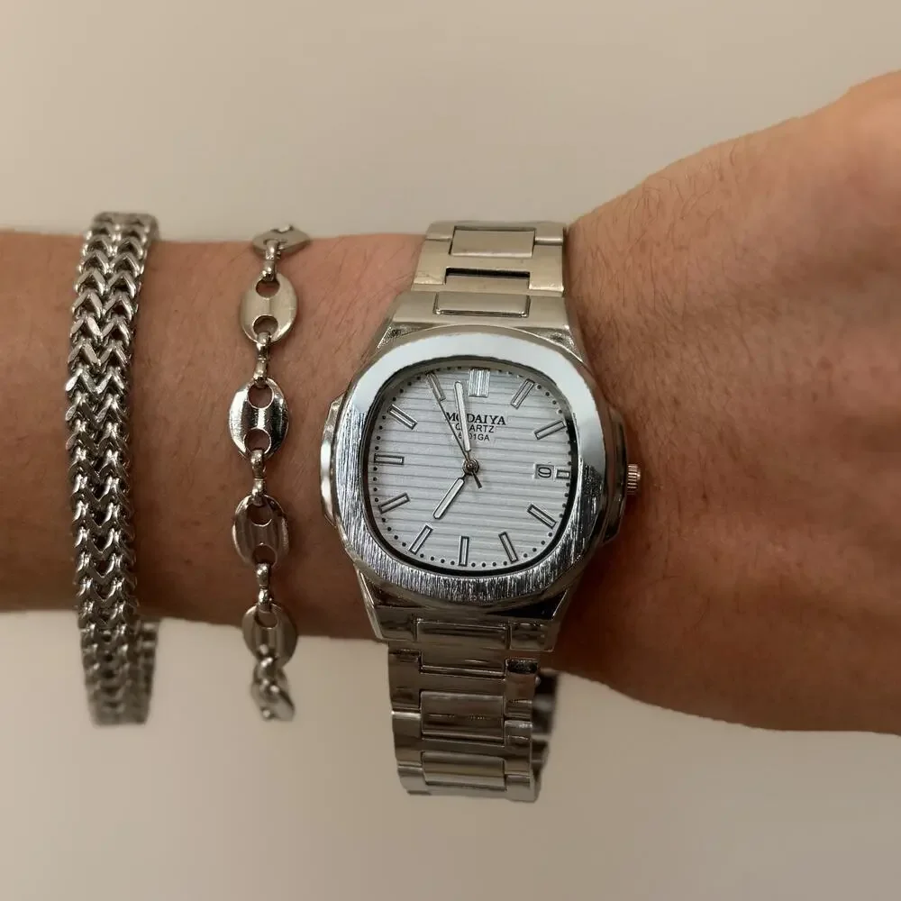 Y2K Silver Square Quartz Watch with Textured Dial Unisex 8.5
